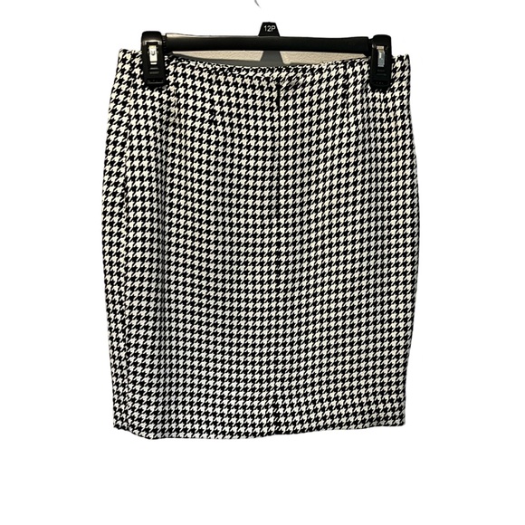 KASPER houndstooth jacket/blazer and skirt. - Picture 5 of 9